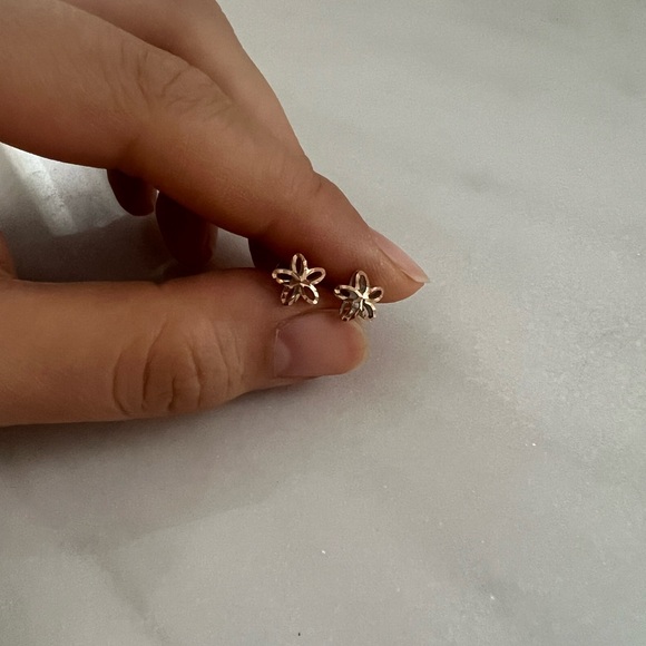 18k solid good flower stud earrings - Picture 4 of 6